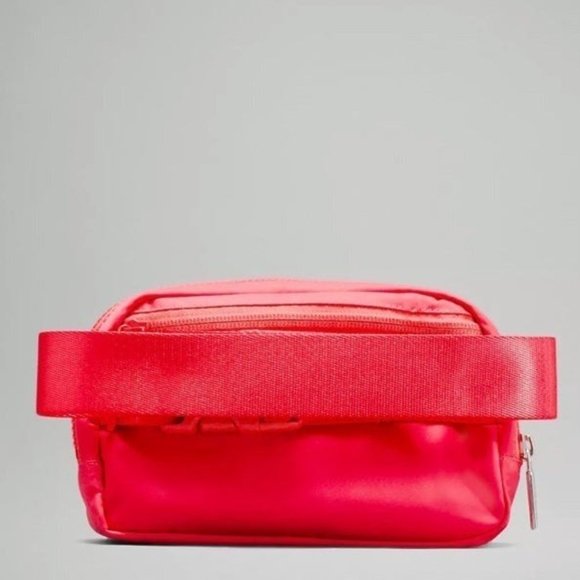 Lululemon Everywhere Belt Bag Pale Raspberry Nwt - Picture 3 of 6